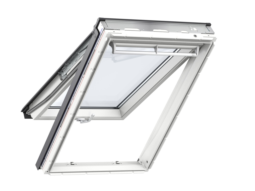 Cod. GPU SK06 0070 - Finestra per tetti a falda in legno e poliuretano bianca con doppia apertura vasistas/bilico manuale 